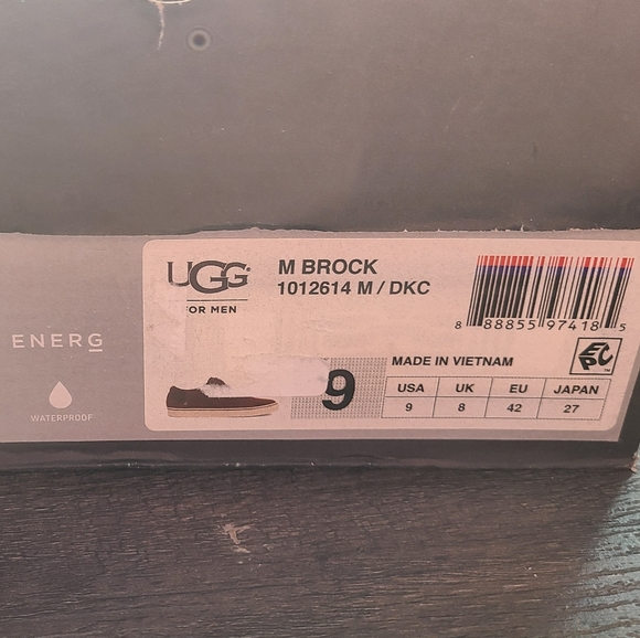 UGG Men Shoe - Picture 3 of 3